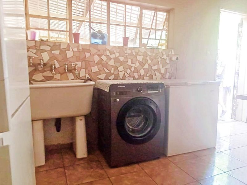 Double-storey Home for Sale in Eldoraigne - Photo 4