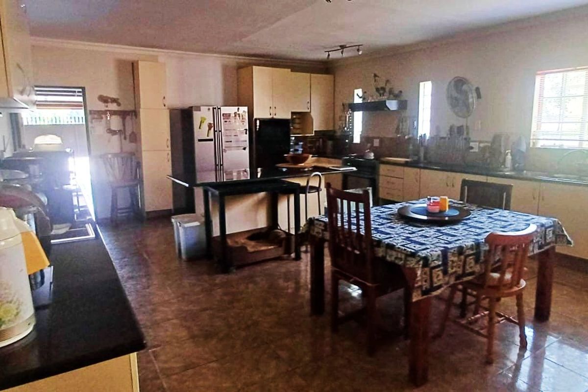 Double-storey Home for Sale in Eldoraigne - Photo 3