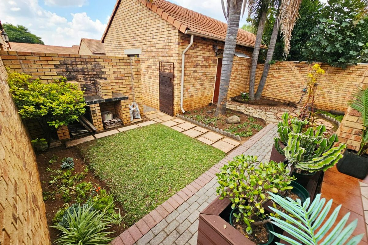 A Beautiful 2 bedroom 2 bathroom simplex for sale in Monavoni - Photo 2