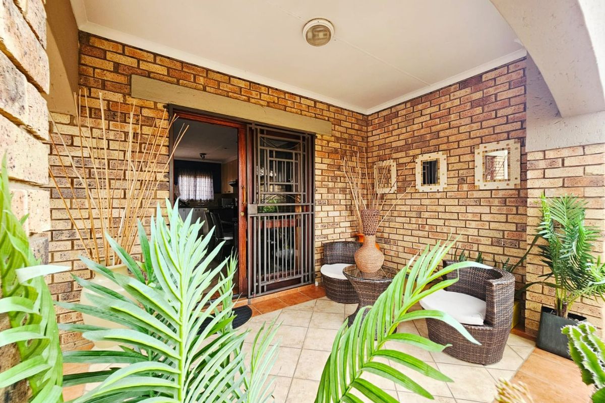 A Beautiful 2 bedroom 2 bathroom simplex for sale in Monavoni - Photo 5