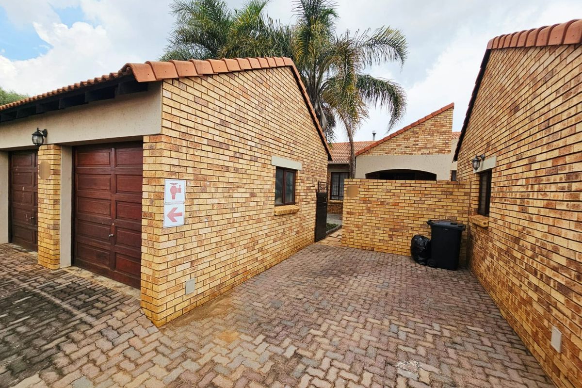 A Beautiful 2 bedroom 2 bathroom simplex for sale in Monavoni - Photo 4