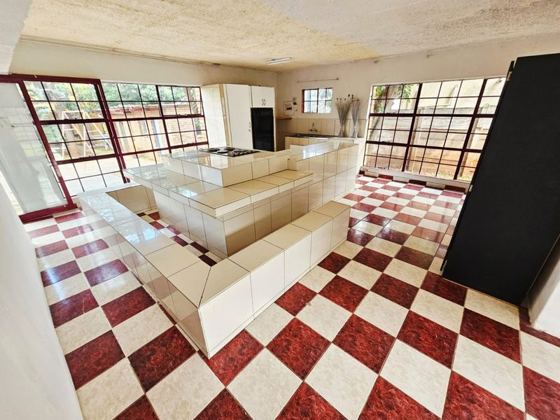 A 4 bedroom 1 Bathroom cottage for rent in Erasmia  - Photo 5