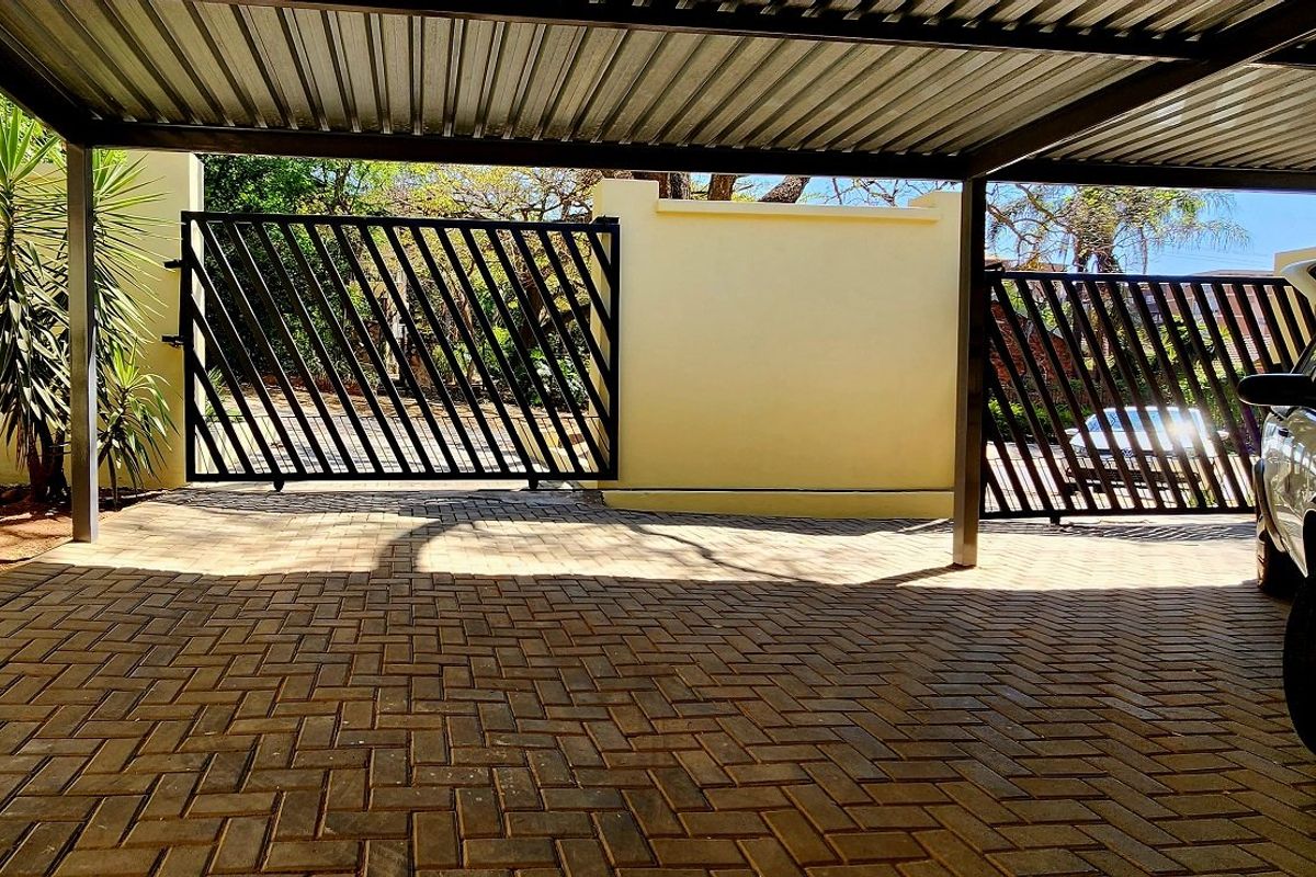 House with Two Flats and Vacant Stand For sale - Photo 2