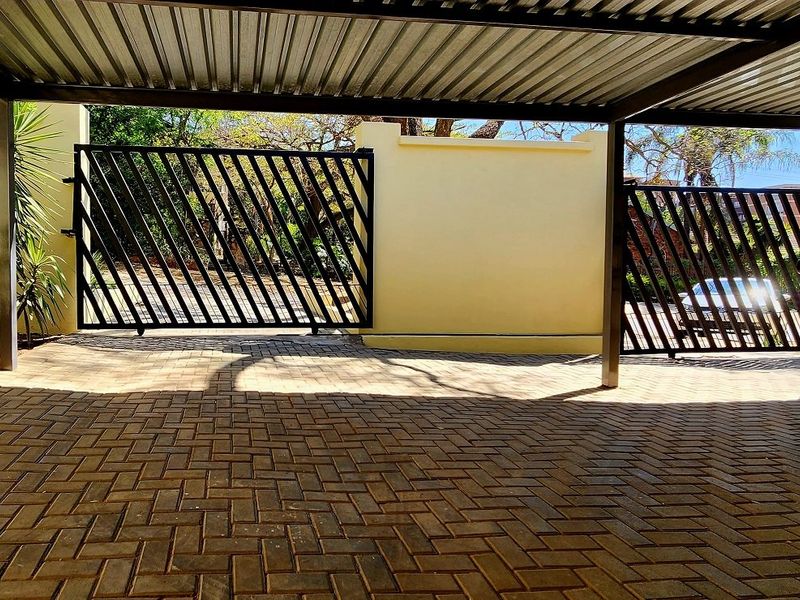 House with Two Flats and Vacant Stand For sale - Photo 2