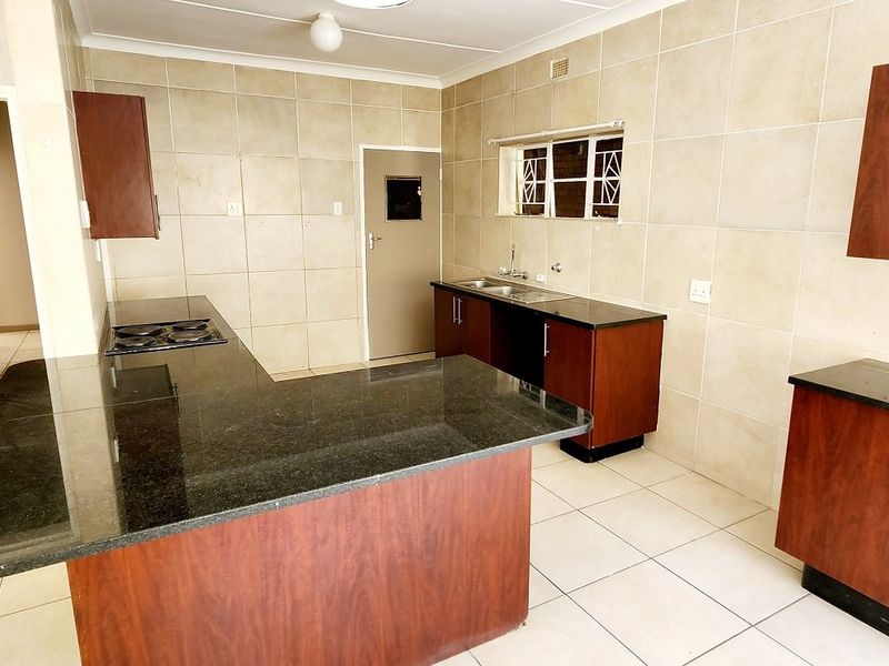 House with Two Flats and Vacant Stand For sale - Photo 5