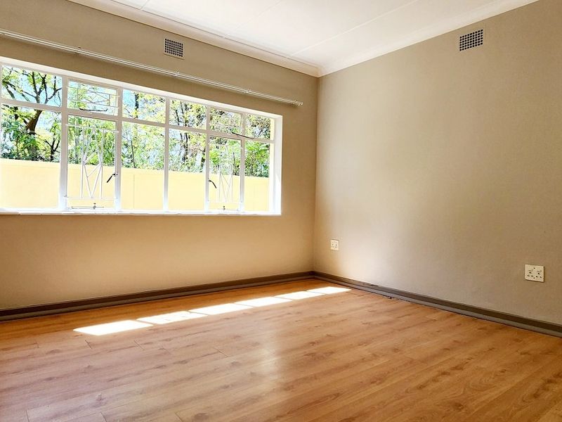 House with Two Flats and Vacant Stand For sale - Photo 10