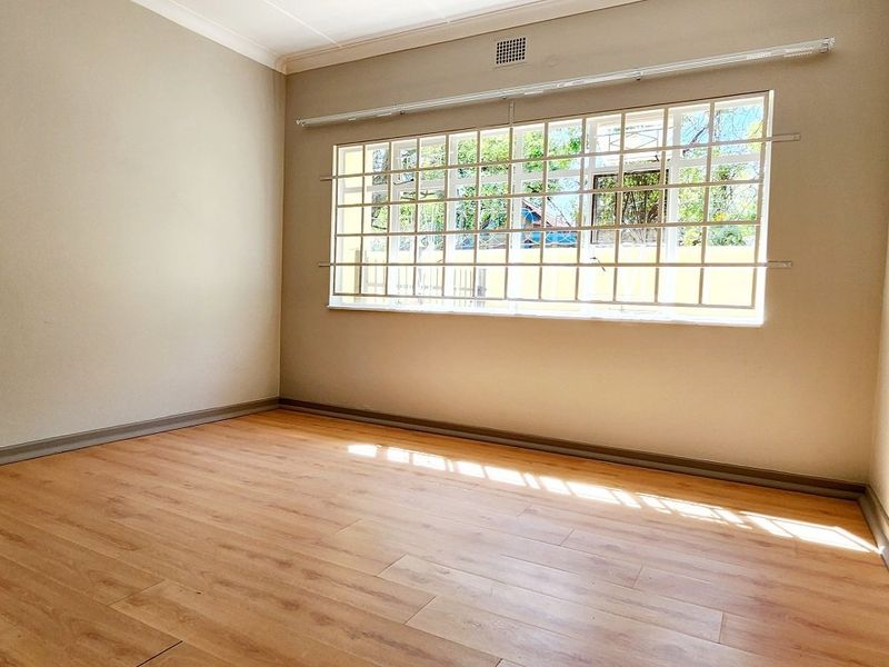 House with Two Flats and Vacant Stand For sale - Photo 7