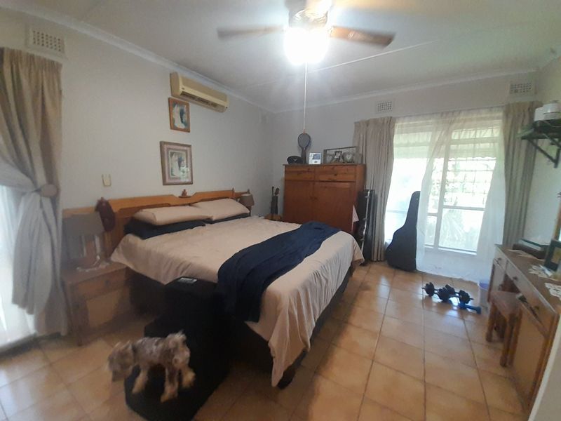 The Ultimate Family Sanctuary with a Skyline View - Photo 6