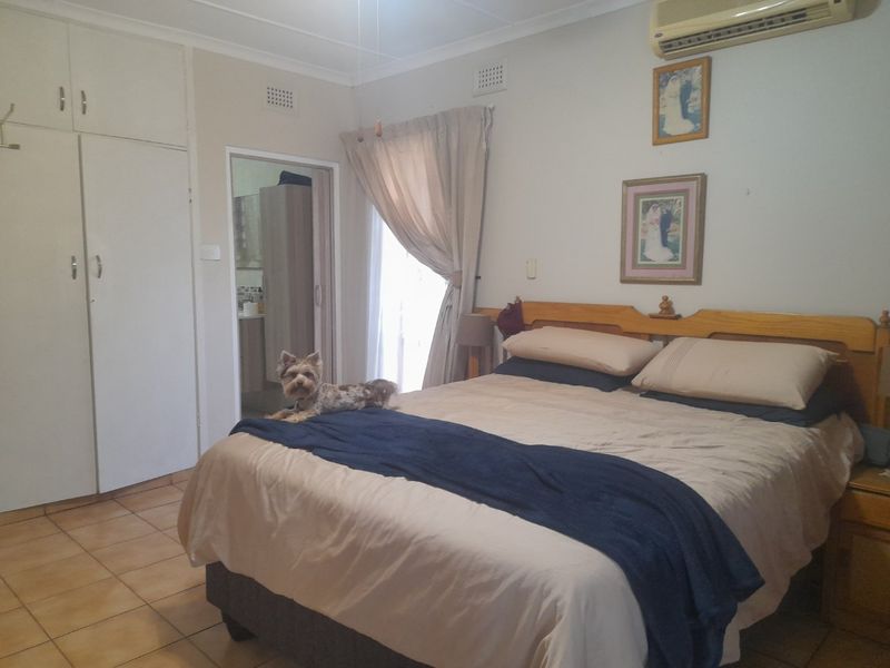 The Ultimate Family Sanctuary with a Skyline View - Photo 7