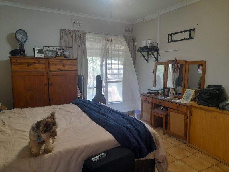 The Ultimate Family Sanctuary with a Skyline View - Photo 9