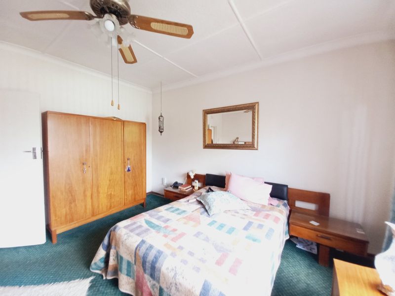 Ideally Located 3 Bedroom Family Home with Pool in a Quiet and Convenient Suburb - Photo 10