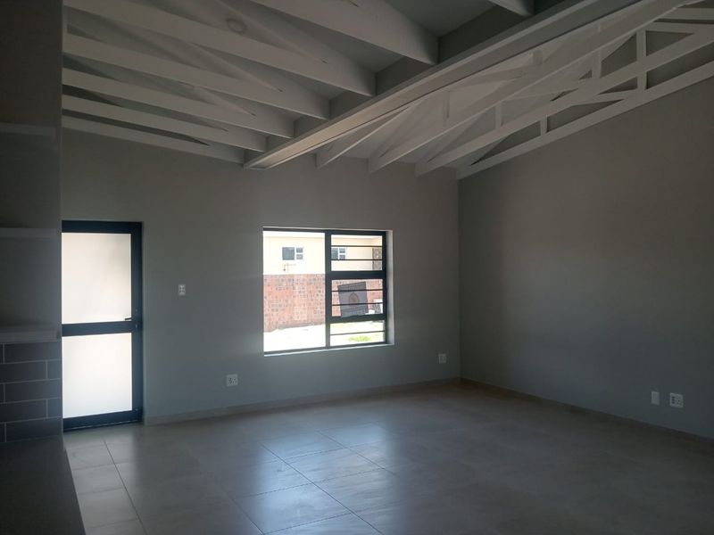 YOUR NEW FAMILY HOME AWAITS IN FOUNTAINS ESTATE - JEFFREYS BAY - Photo 8