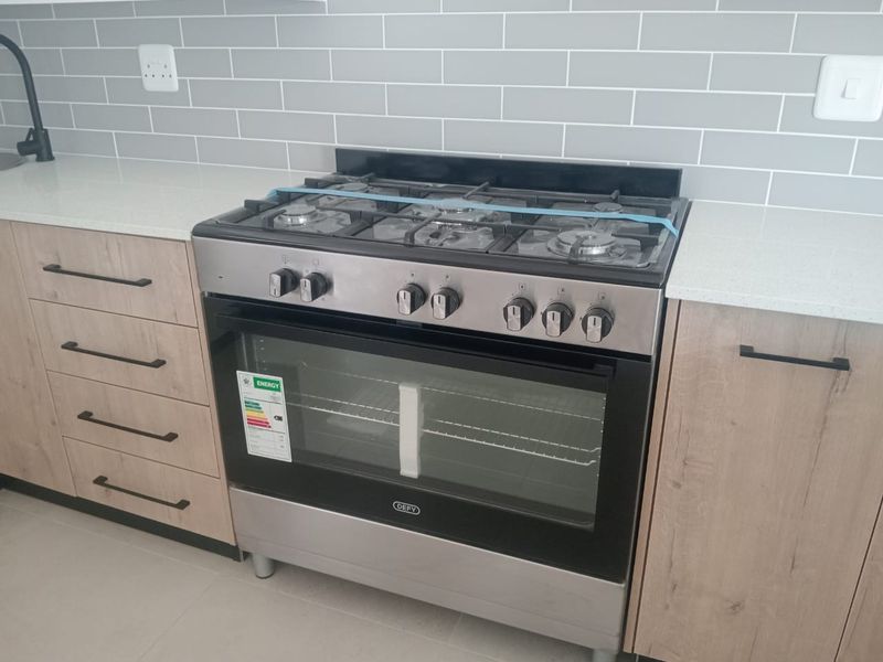 YOUR NEW FAMILY HOME AWAITS IN FOUNTAINS ESTATE - JEFFREYS BAY - Photo 7