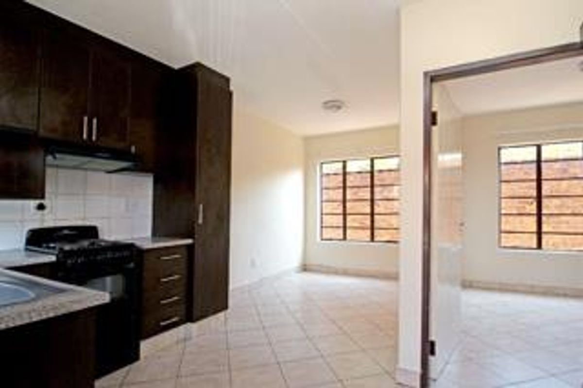 FULLY TENANTED COMPLEX of 24 Apartments  FOR SALE IN KEMPTON PARK! ?? - Photo 3