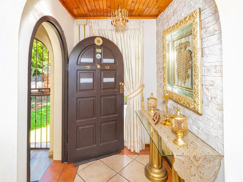 IDEAL HOME AWAITS A LOVING FAMILY - Photo 3