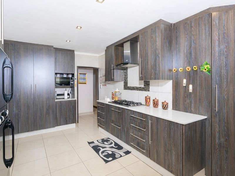 IDEAL HOME AWAITS A LOVING FAMILY - Photo 8