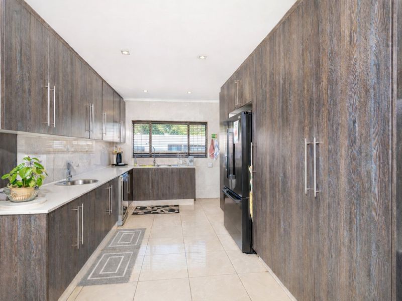 IDEAL HOME AWAITS A LOVING FAMILY - Photo 9