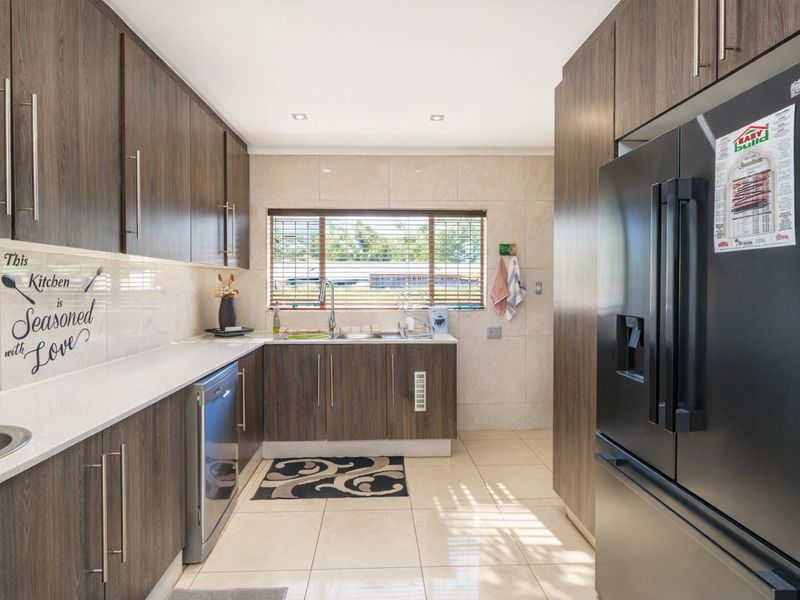 IDEAL HOME AWAITS A LOVING FAMILY - Photo 6