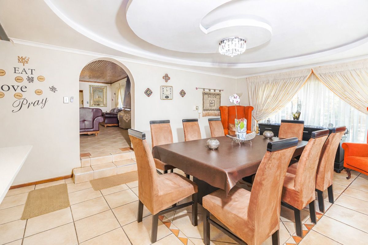 IDEAL HOME AWAITS A LOVING FAMILY - Photo 2