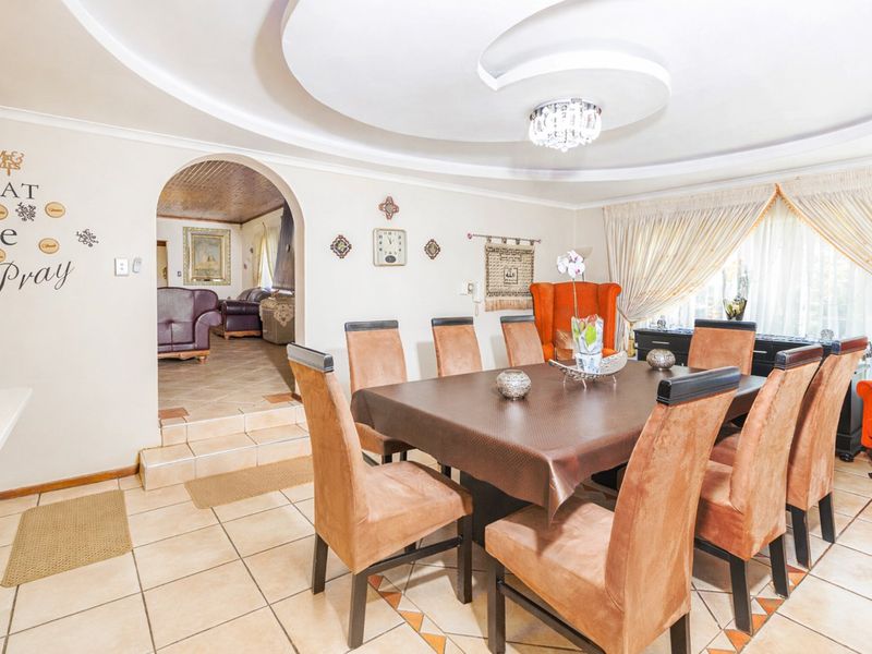 IDEAL HOME AWAITS A LOVING FAMILY - Photo 2