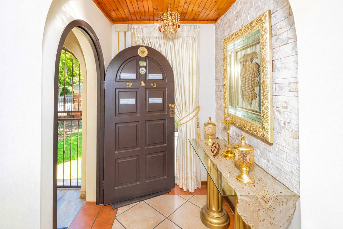 IDEAL HOME AWAITS A LOVING FAMILY - Photo 4