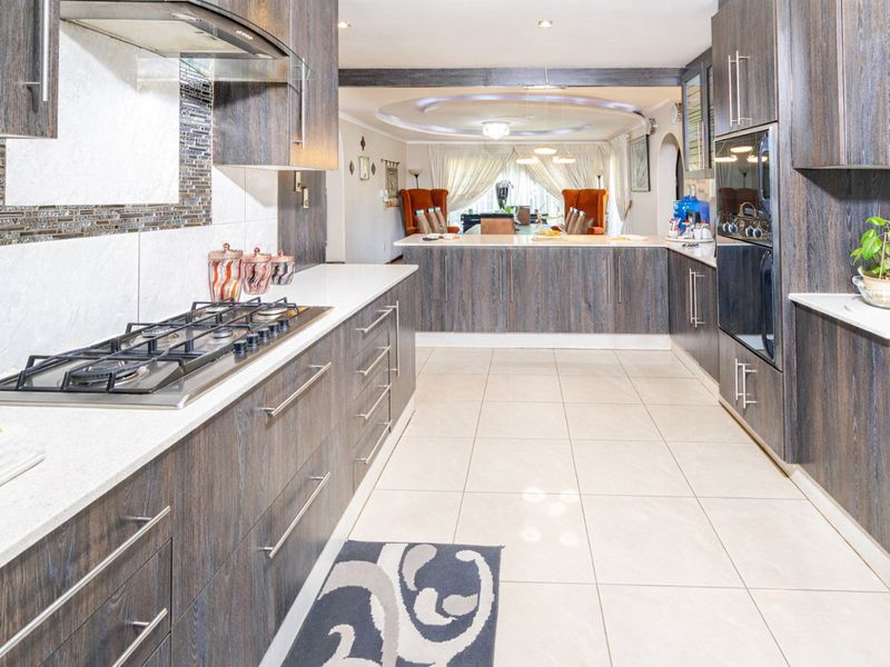 IDEAL HOME AWAITS A LOVING FAMILY - Photo 1