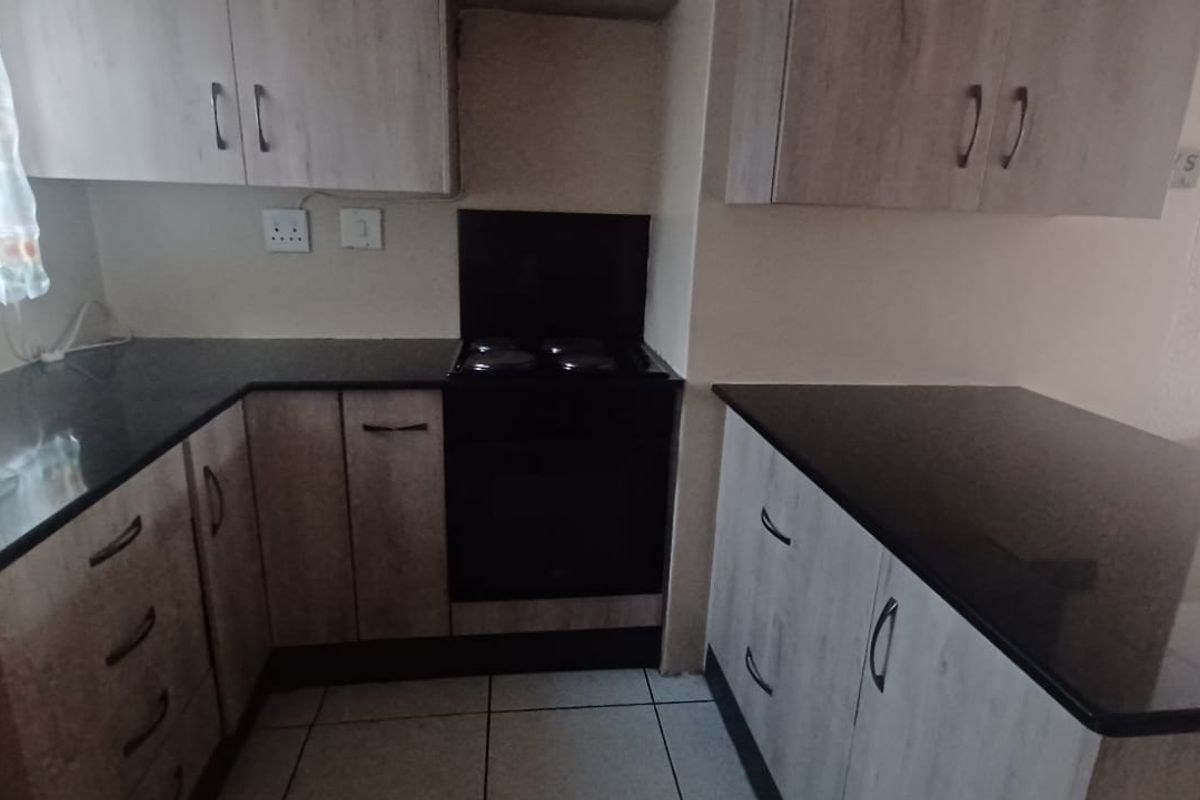 PRICED TO SELL | BEDFORD GARDENS | MOTIVATED SELLER - Photo 4