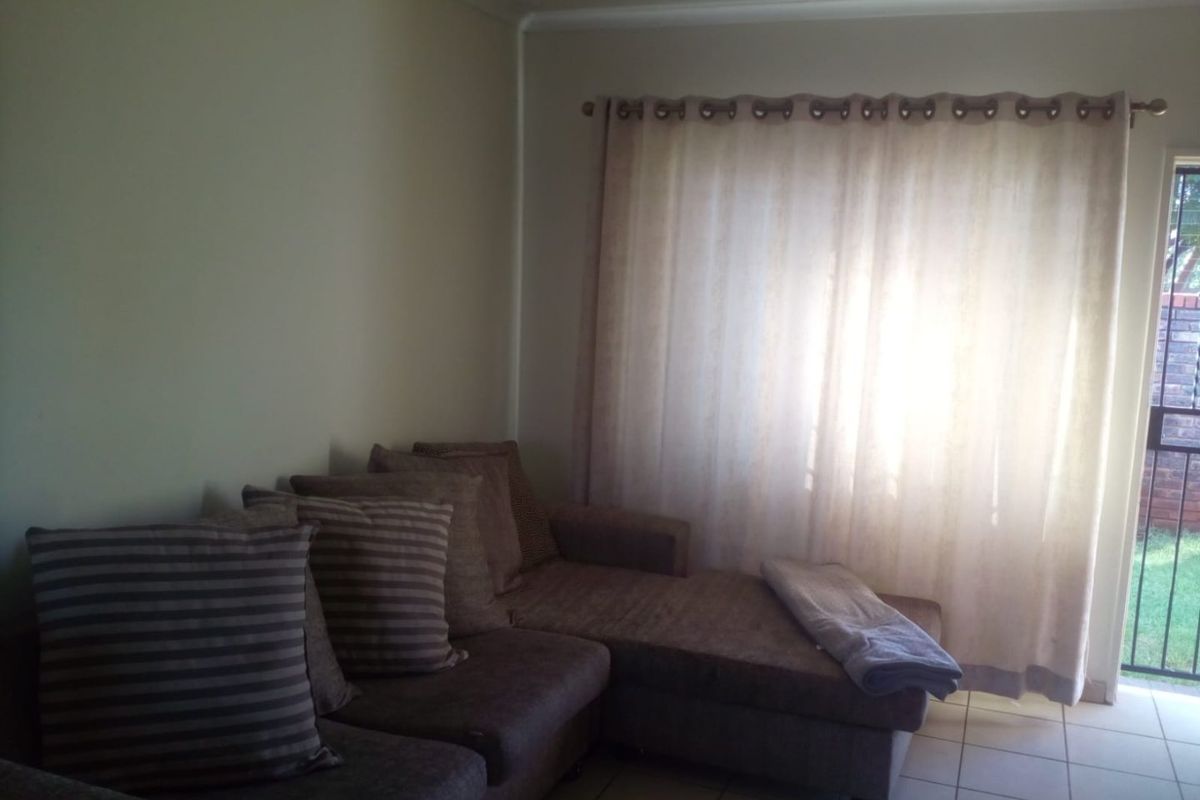 2 bed Ground floor unit with Private Garden - Photo 4