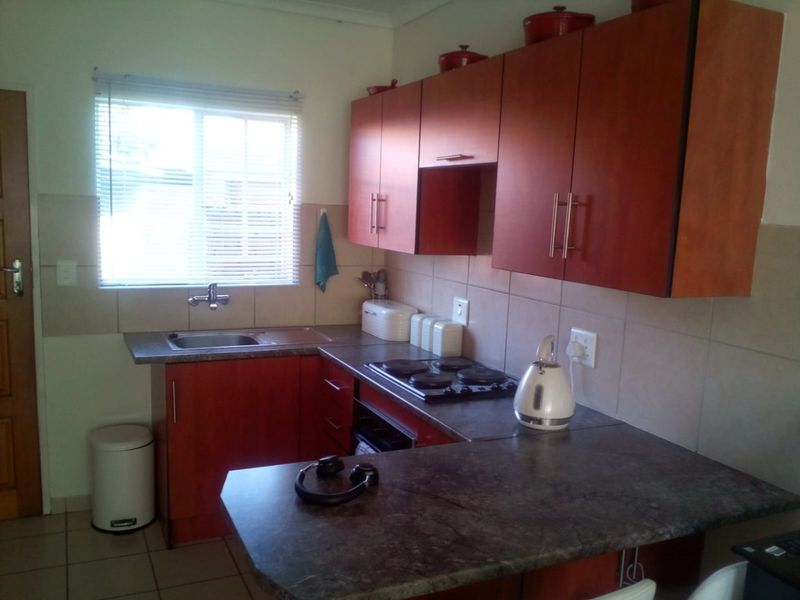 2 bed Ground floor unit with Private Garden - Photo 2