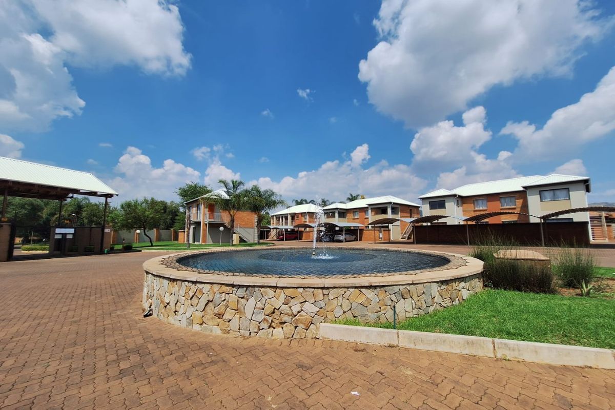 2 Bedroom Ground Floor Apartment / Flat for Sale in Andeon AH, Pretoria West - Photo 2