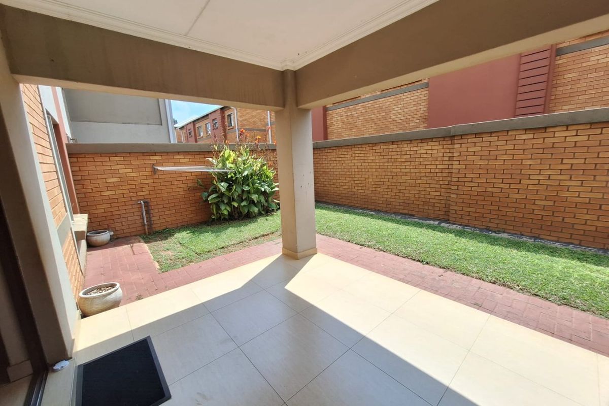 2 Bedroom Ground Floor Apartment / Flat for Sale in Andeon AH, Pretoria West - Photo 4