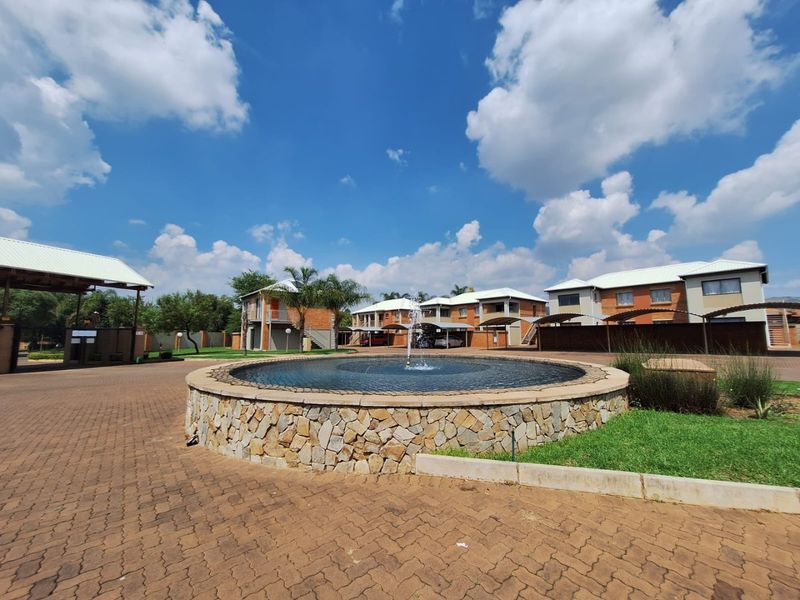 Price Reduced – Modern Ground Floor Apartment in Secure Andeon Complex! - Photo 2