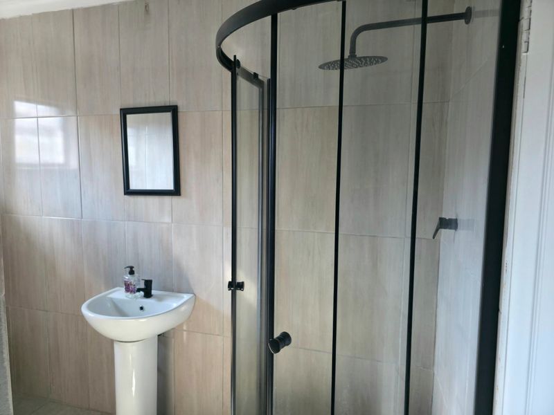 2 bedroom 1 bathroom Cottage for rent. - Photo 8