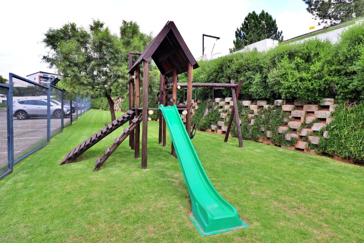 Top-Floor Townhouse with Stunning Views & Lifestyle Amenities!  - Photo 4