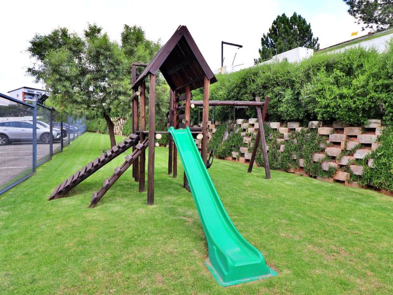 Top-Floor Townhouse with Stunning Views & Lifestyle Amenities!  - Photo 4