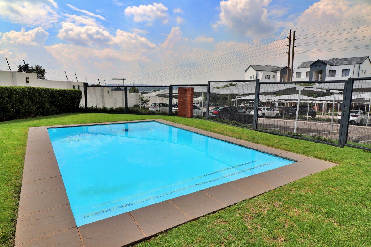 Top-Floor Townhouse with Stunning Views & Lifestyle Amenities!  - Photo 5