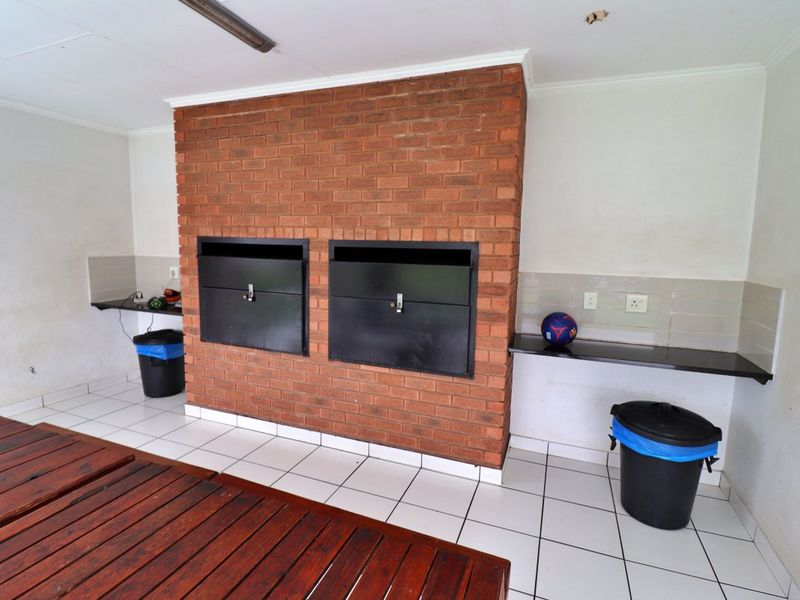 Top-Floor Townhouse with Stunning Views & Lifestyle Amenities!  - Photo 6