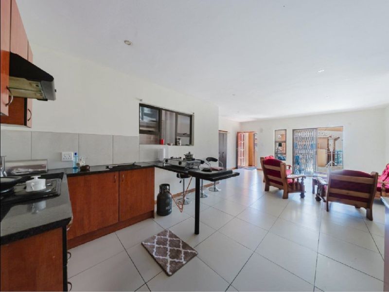 Stylish & Spacious 3-Bedroom Townhouse – Perfect for Modern Living! - Photo 3