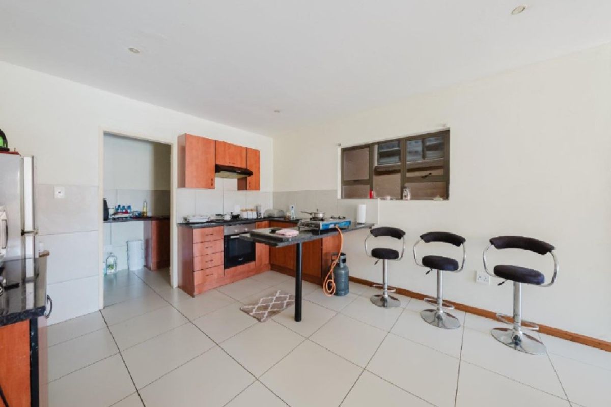 Stylish & Spacious 3-Bedroom Townhouse – Perfect for Modern Living! - Photo 5