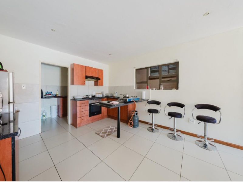 Stylish & Spacious 3-Bedroom Townhouse – Perfect for Modern Living! - Photo 5