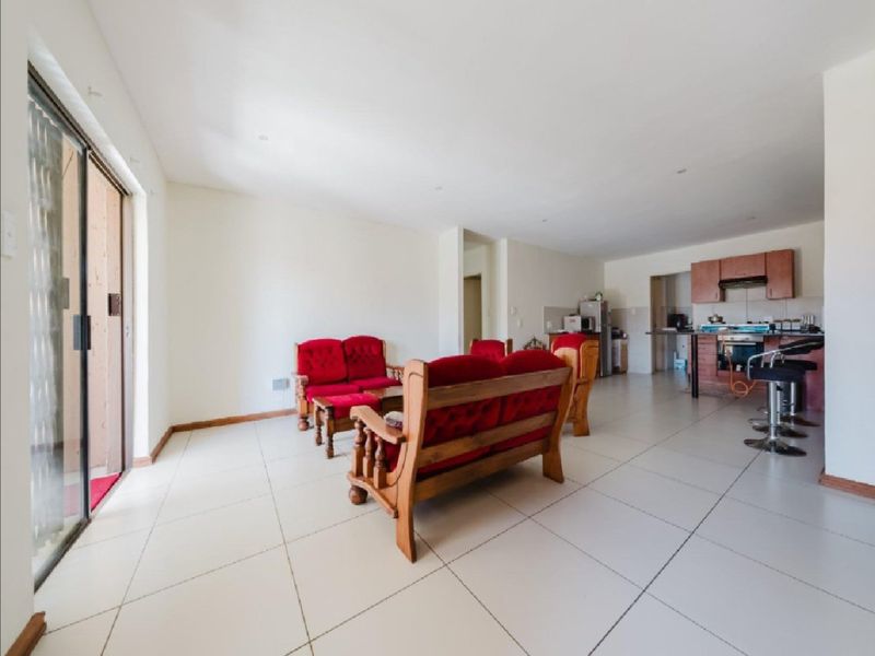 Stylish & Spacious 3-Bedroom Townhouse – Perfect for Modern Living! - Photo 9