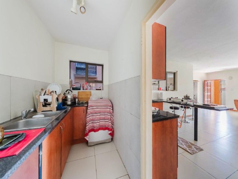 Stylish & Spacious 3-Bedroom Townhouse – Perfect for Modern Living! - Photo 7