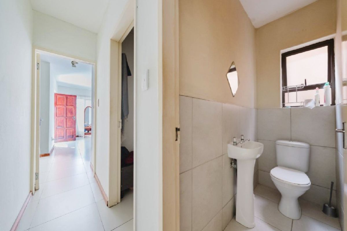 Stylish & Spacious 3-Bedroom Townhouse – Perfect for Modern Living! - Photo 4