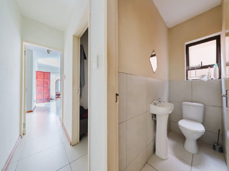 Stylish & Spacious 3-Bedroom Townhouse – Perfect for Modern Living! - Photo 4