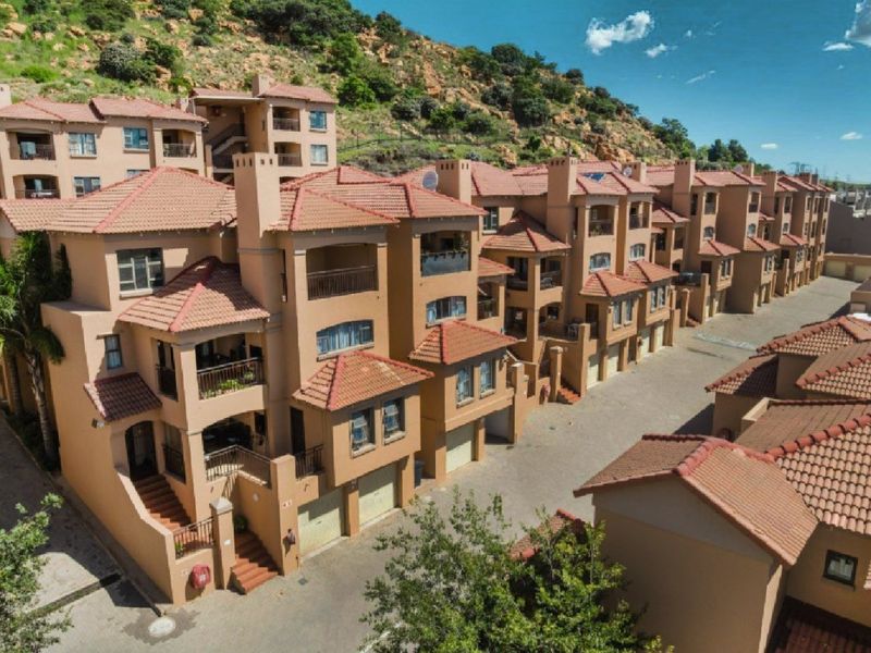 Stylish & Spacious 3-Bedroom Townhouse – Perfect for Modern Living! - Photo 2