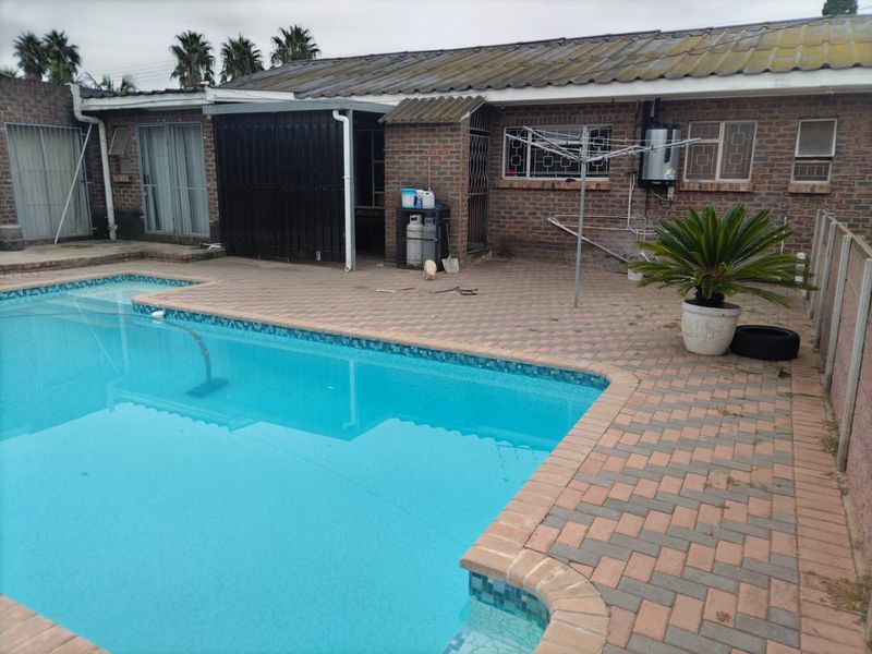 Low maintenance facebrick family home for sale!  - Photo 10