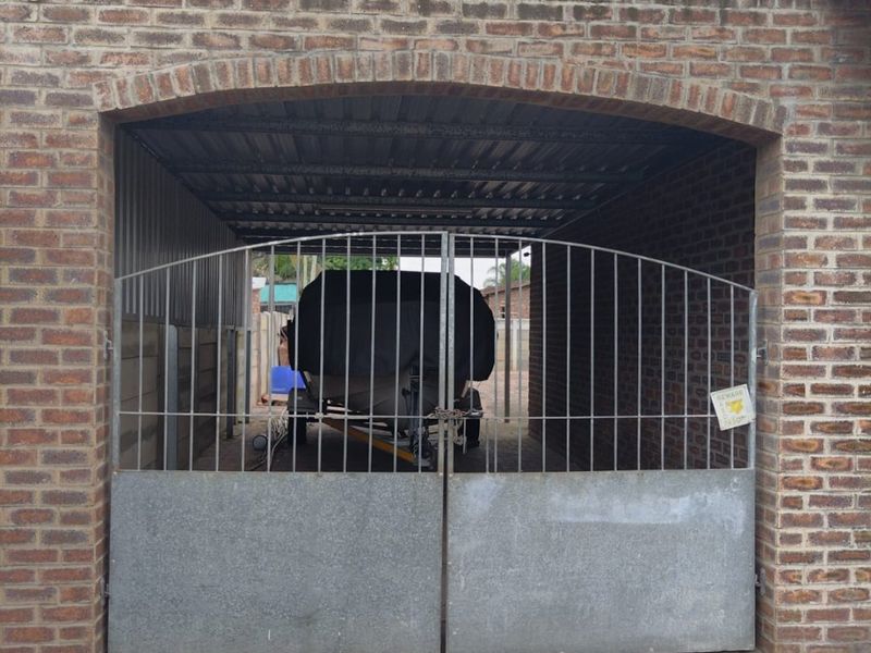 Low maintenance facebrick family home for sale!  - Photo 8