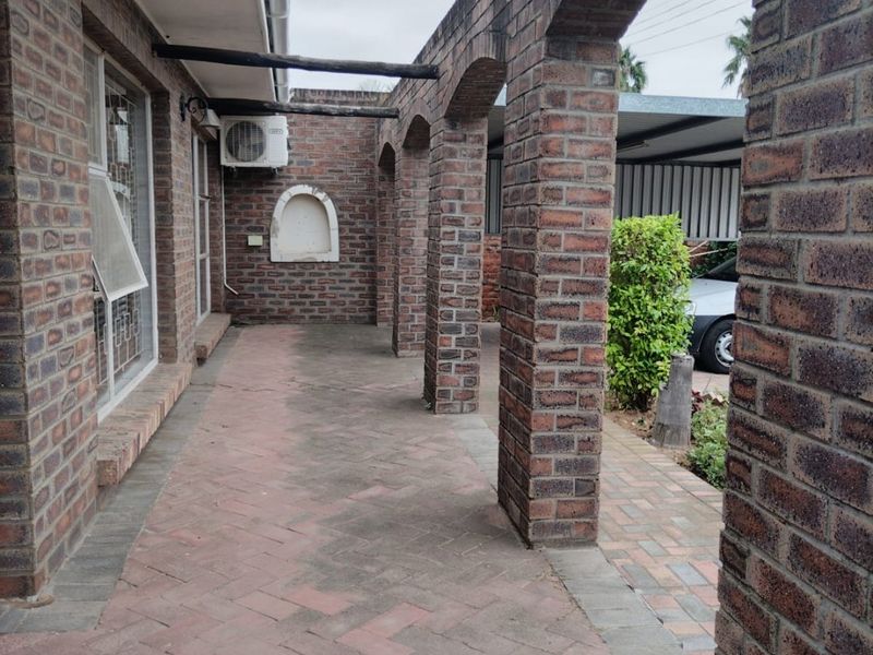 Low maintenance facebrick family home for sale!  - Photo 7