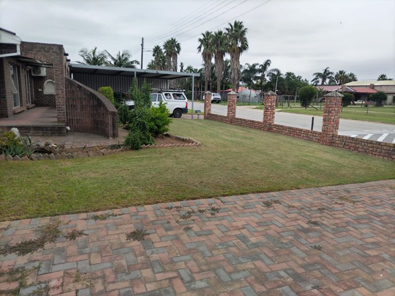 Low maintenance facebrick family home for sale!  - Photo 4