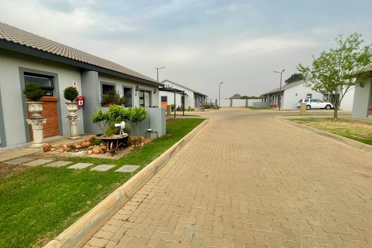 1 Bedroom Townhouse in Melodie - Photo 3